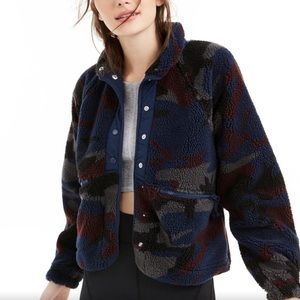 FREE PEOPLE HIT THE SLOPES PRINTED FLEECE JACKET SIZE M